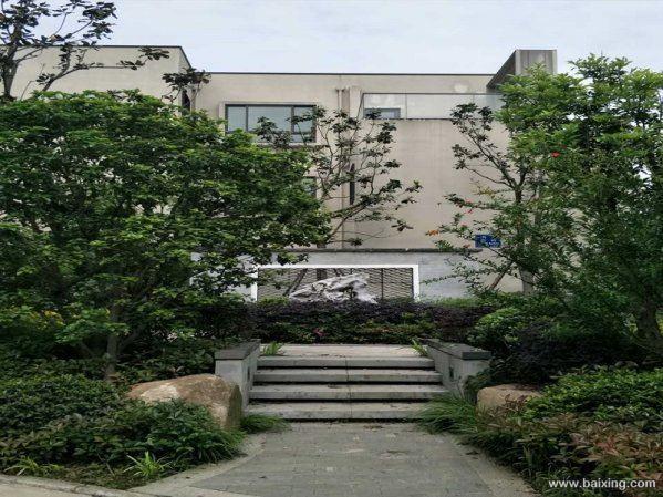 水蜜桃之乡 洛龙湾壹号总价272万起的 唯墅不多的
