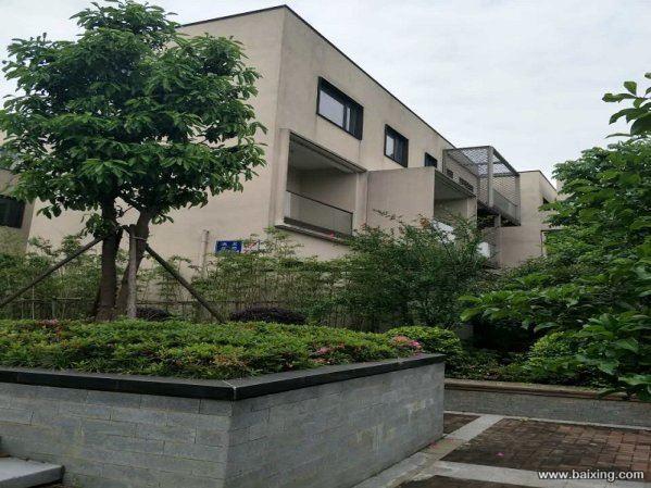 水蜜桃之乡 洛龙湾壹号总价272万起的 唯墅不多的